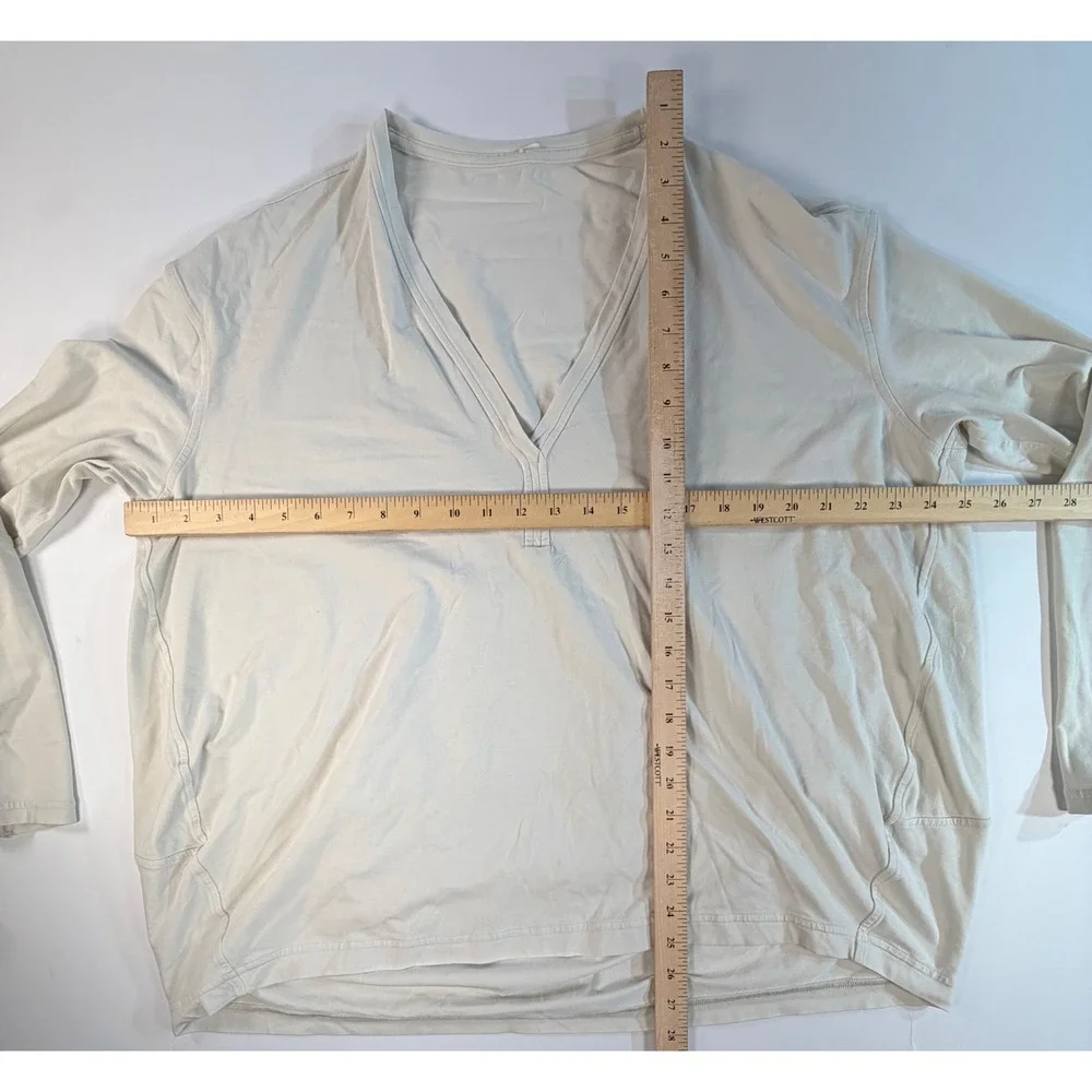 Lululemon Athletica Womens V-Neck Long Sleeve Top Bone Beige Oversized Pullover